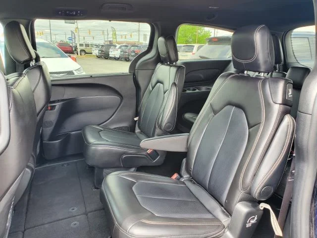 Used 2025 Fathom Blue Pearlcoat Chrysler Select image 24