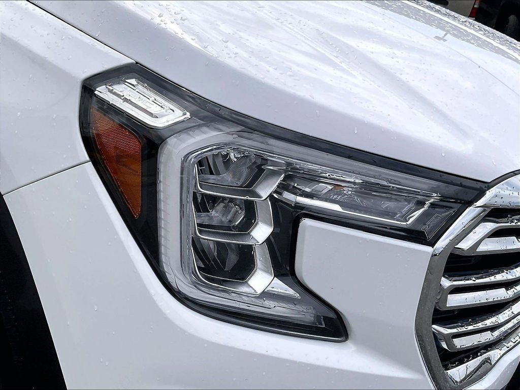 Used 2022 White GMC SLT image 32