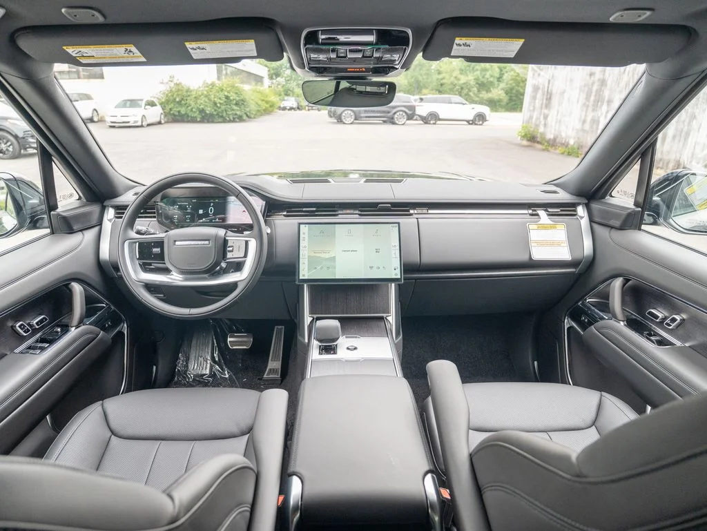 New 2026 Carpathian Grey Land Rover SE image 17
