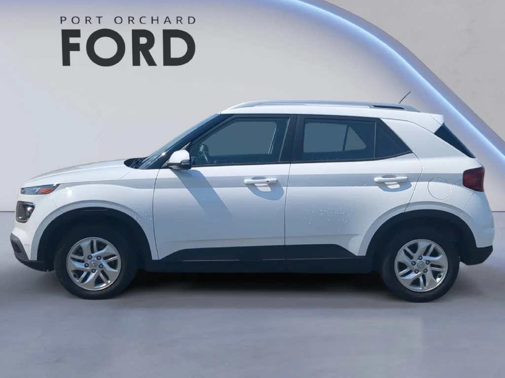 Used 2023 White Hyundai  image 3
