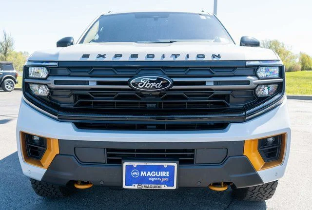 Used 2025 Silver Ford Tremor image 3