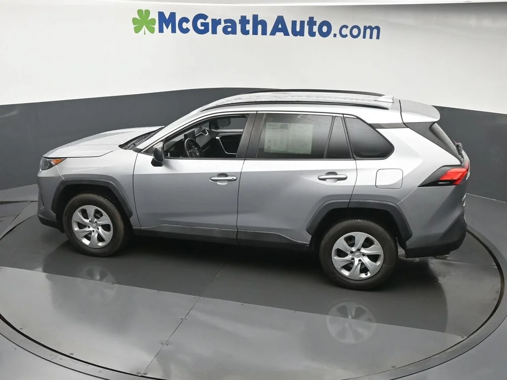 Used 2020 Silver Toyota LE image 25