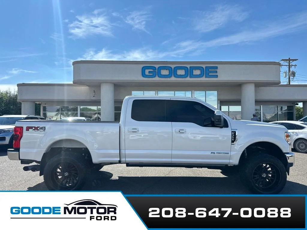 Used 2017 White Platinum Clearcoat Metallic Ford Lariat image 4