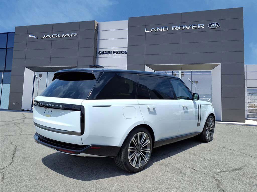 New 2026 Fuji White Land Rover SE image 5