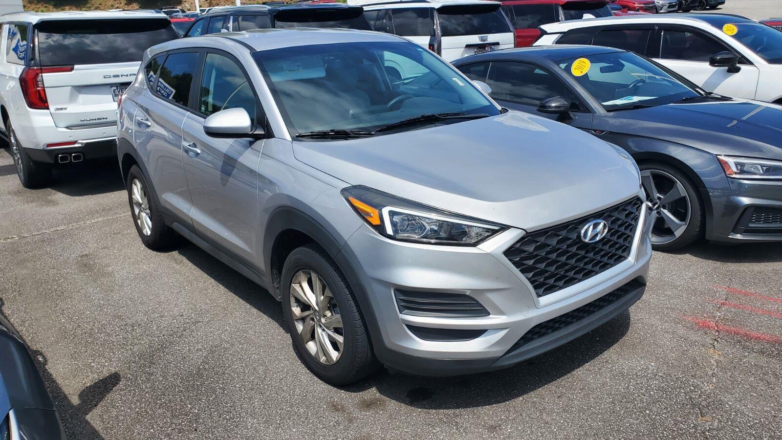 Used 2020 Stellar Silver Hyundai SE image 2