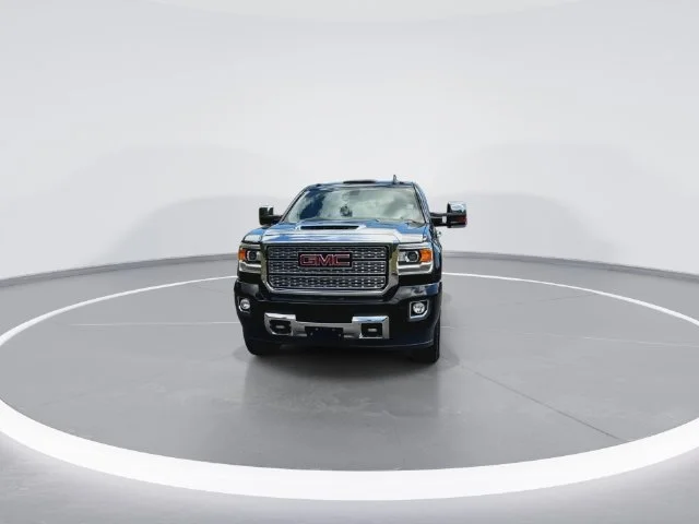 Used 2019 Black GMC Denali image 4