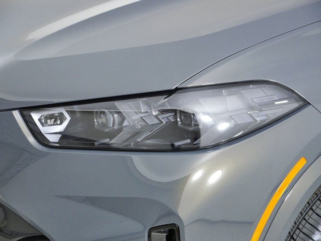 New 2026 Dravit Grey Metallic BMW xDrive40i image 3