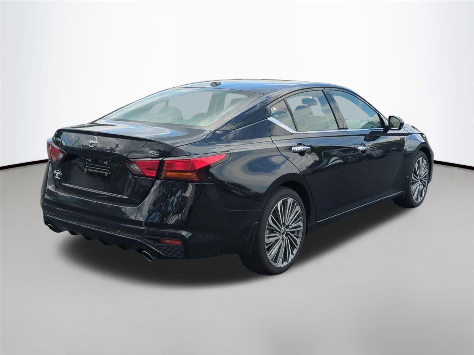 Used 2025 Super Black Nissan SL image 5