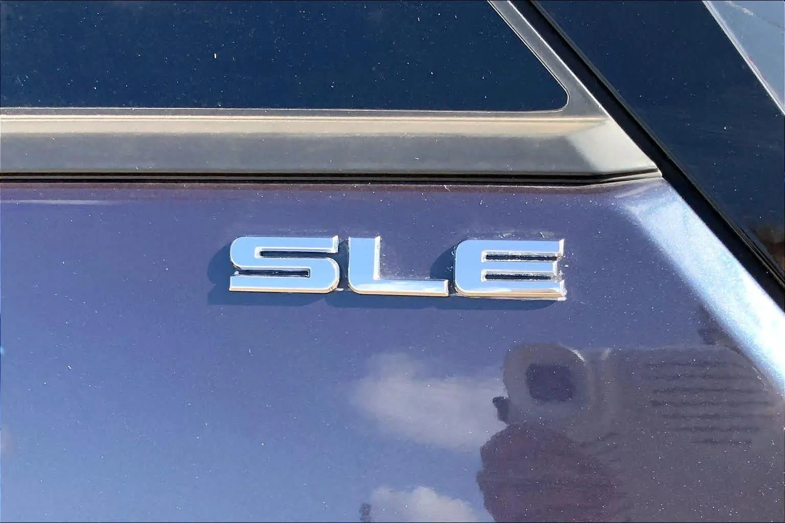 Used 2019 BLUE STEEL METALLIC GMC SLE image 30