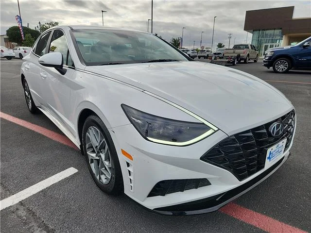 Used 2023 White Hyundai SEL image 6