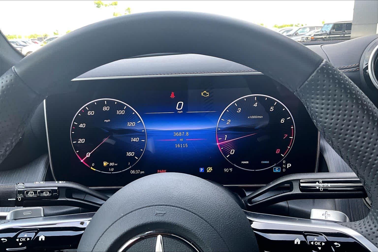 Used 2025 Polar White Mercedes-Benz GLC 300 image 23