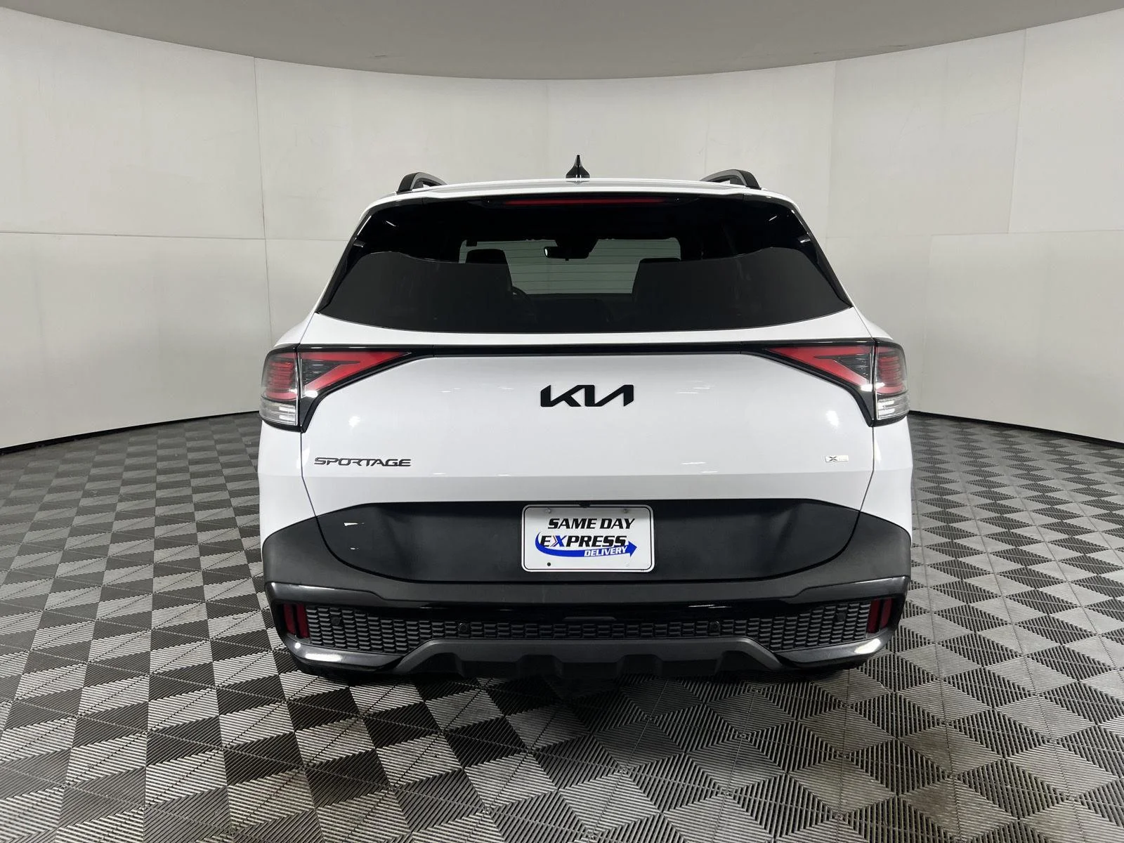 Used 2025 Glacial White Pearl Kia X-Line image 8