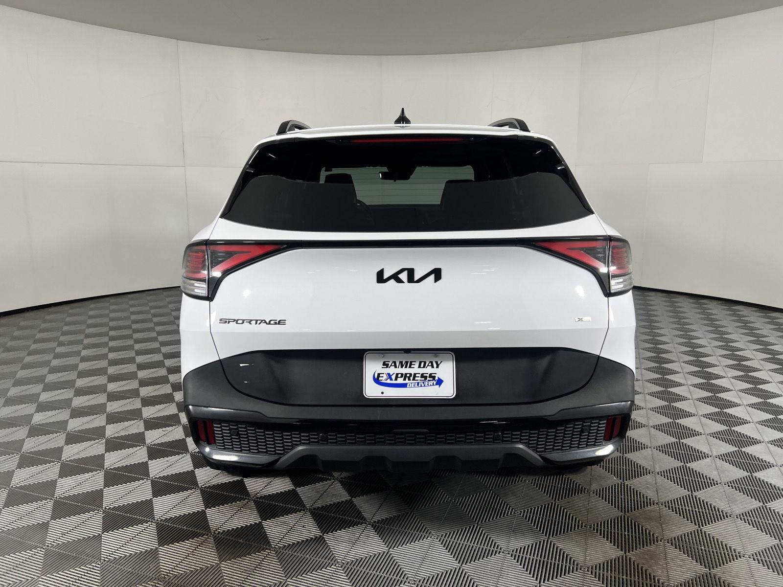 Used 2025 Glacial White Pearl Kia X-Line image 8