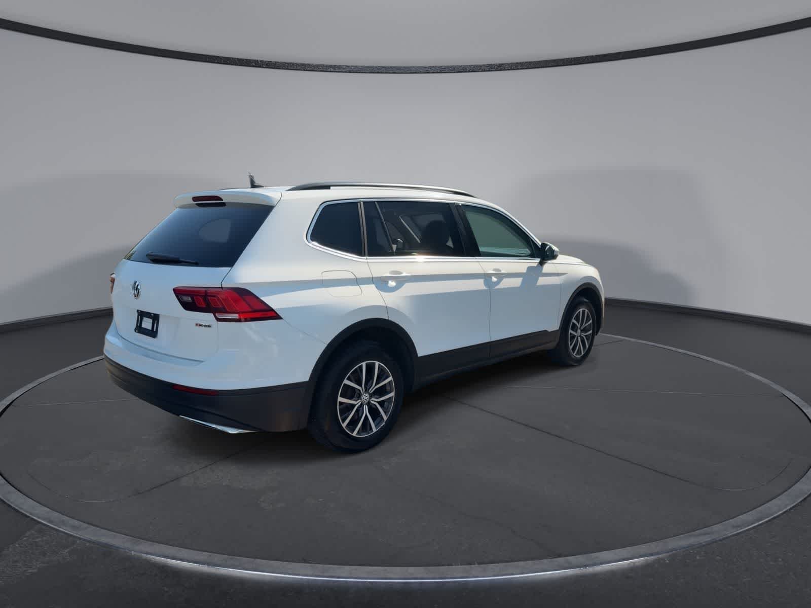Used 2019 Pure White Volkswagen SE image 8
