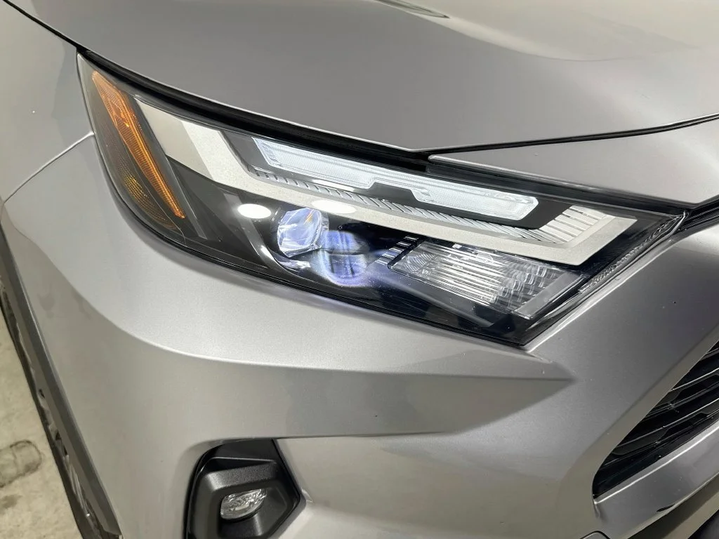 Used 2023 Silver Toyota XLE Premium image 39