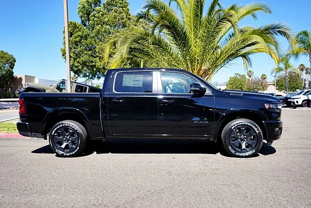 New 2026 Diamond Black Crystal Pearl-Coat Exterior Paint RAM Big Horn/Lone Star image 7