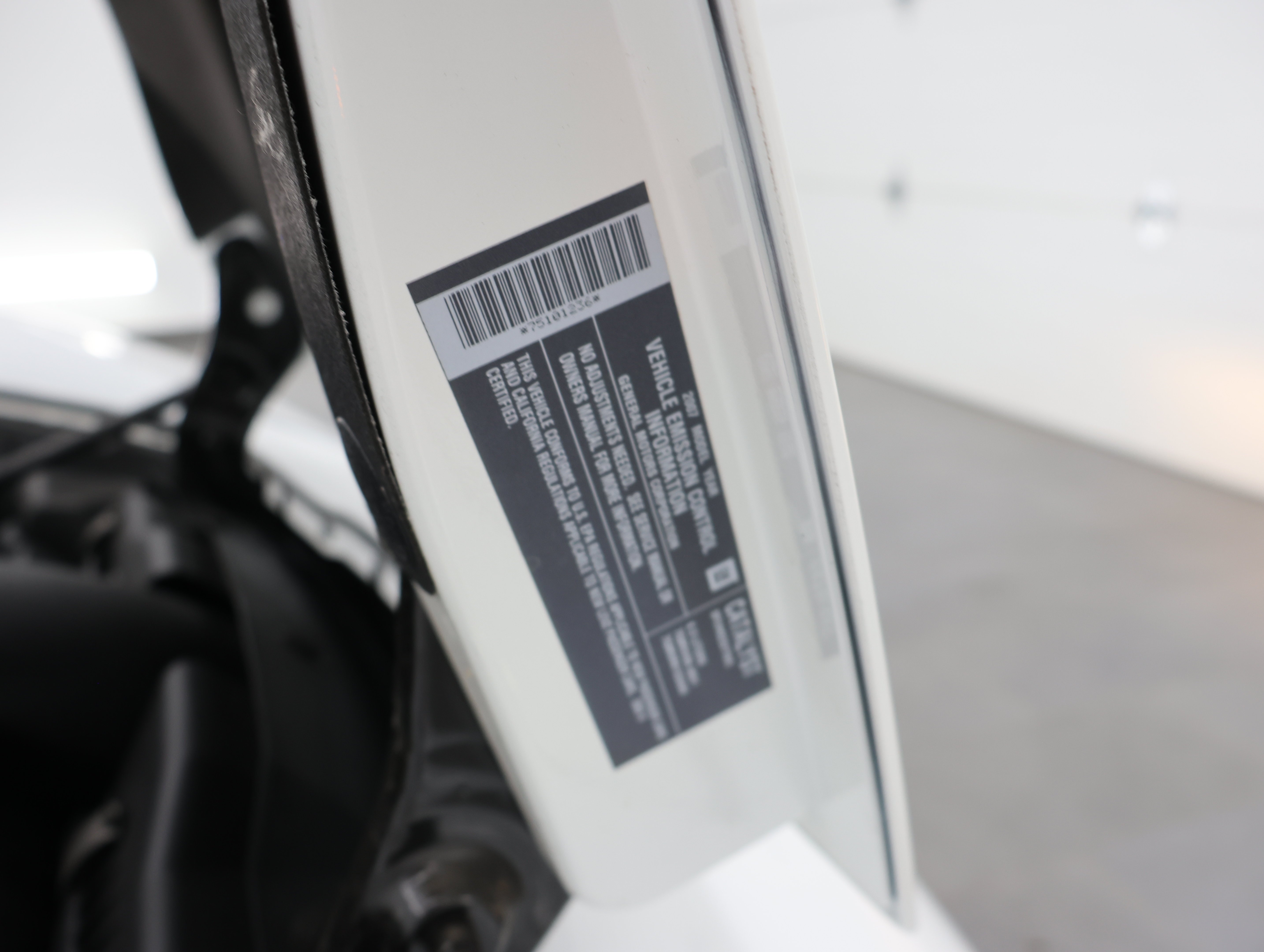 Used 2007 Arctic White Chevrolet  image 18