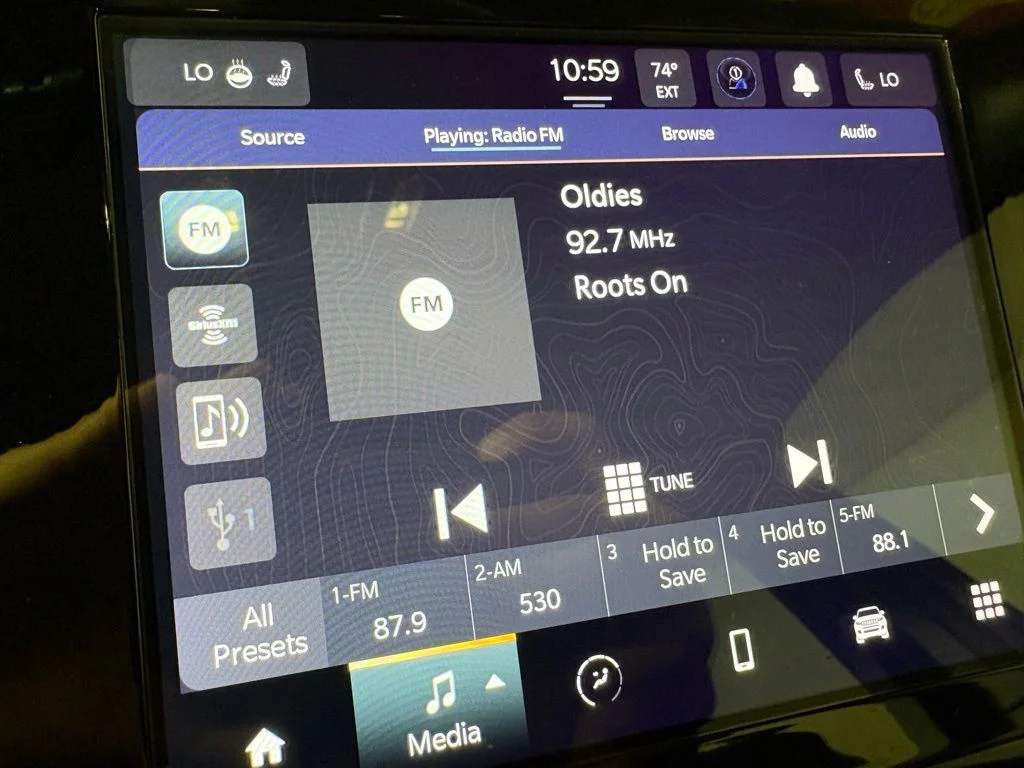 Used 2023 Black Jeep Altitude image 28