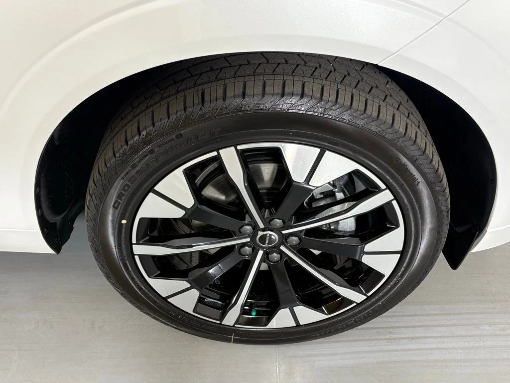 2026 Volvo XC60 Plus - Photo 11