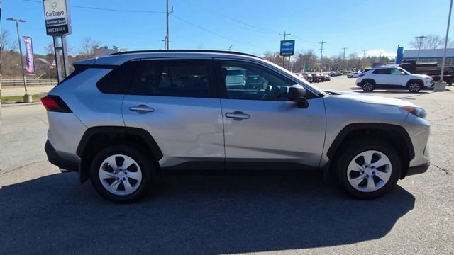 2021 Toyota RAV4 LE - Photo 9