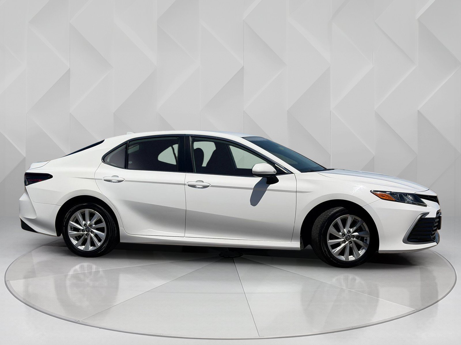 Used 2024 Ice Cap Toyota LE image 7