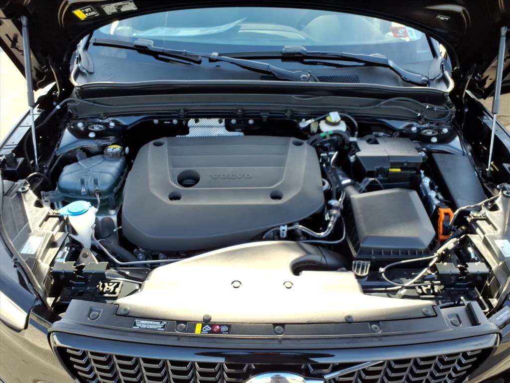 Certified Used 2026 Onyx Black Volvo Core image 9