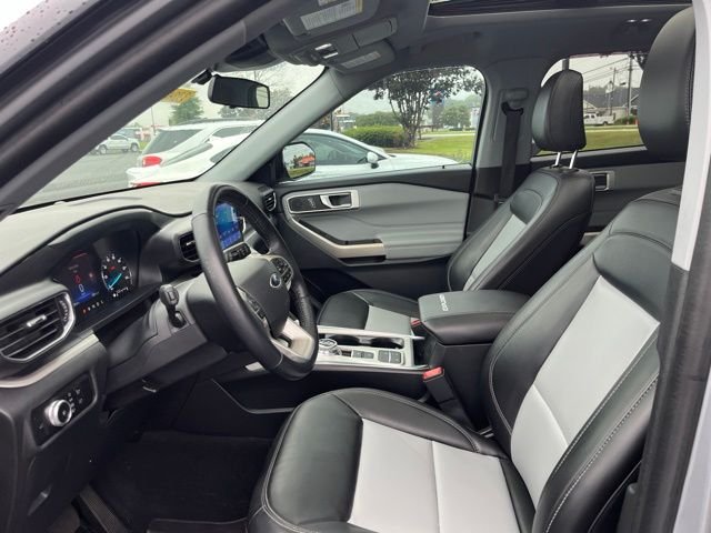Used 2023 Silver Ford XLT image 7