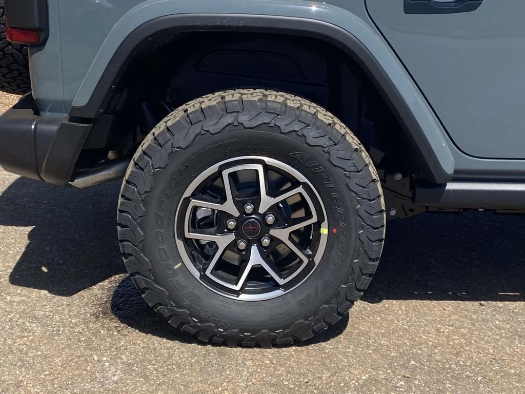 New 2026 Anvil Clear-Coat Exterior Paint Jeep Rubicon image 8