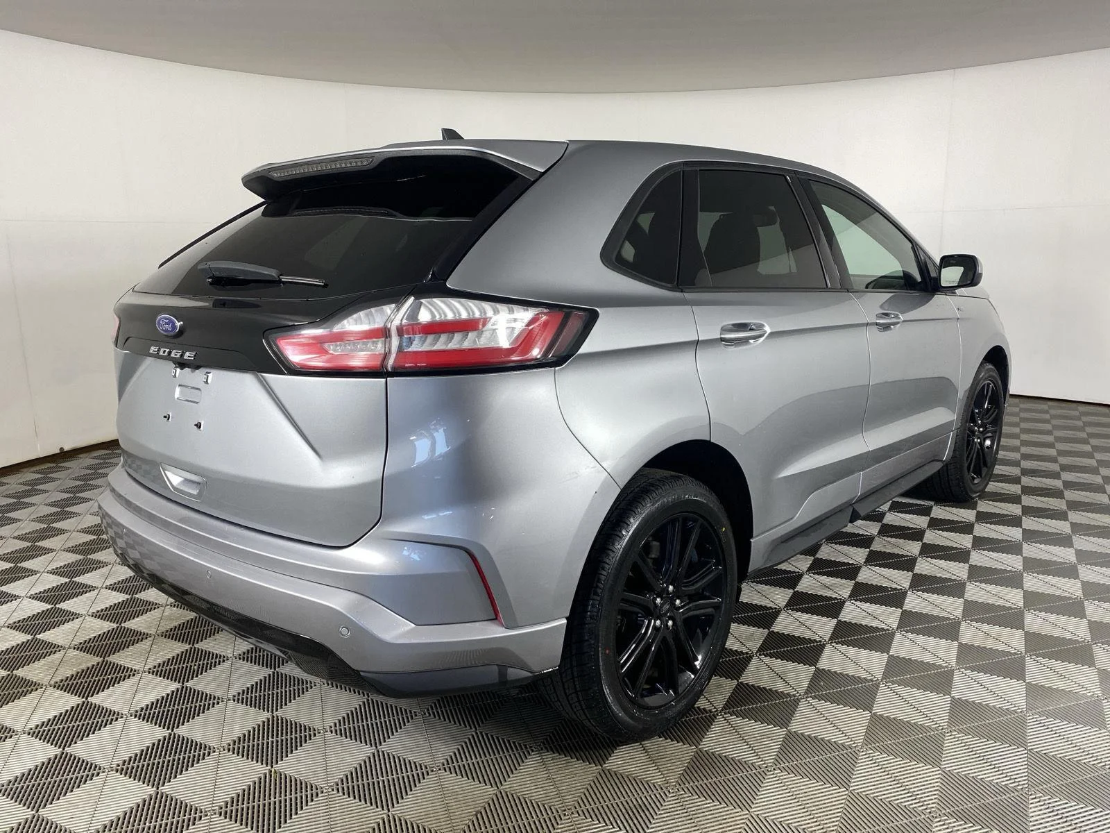 Used 2023 Iconic Silver Ford ST-Line image 17
