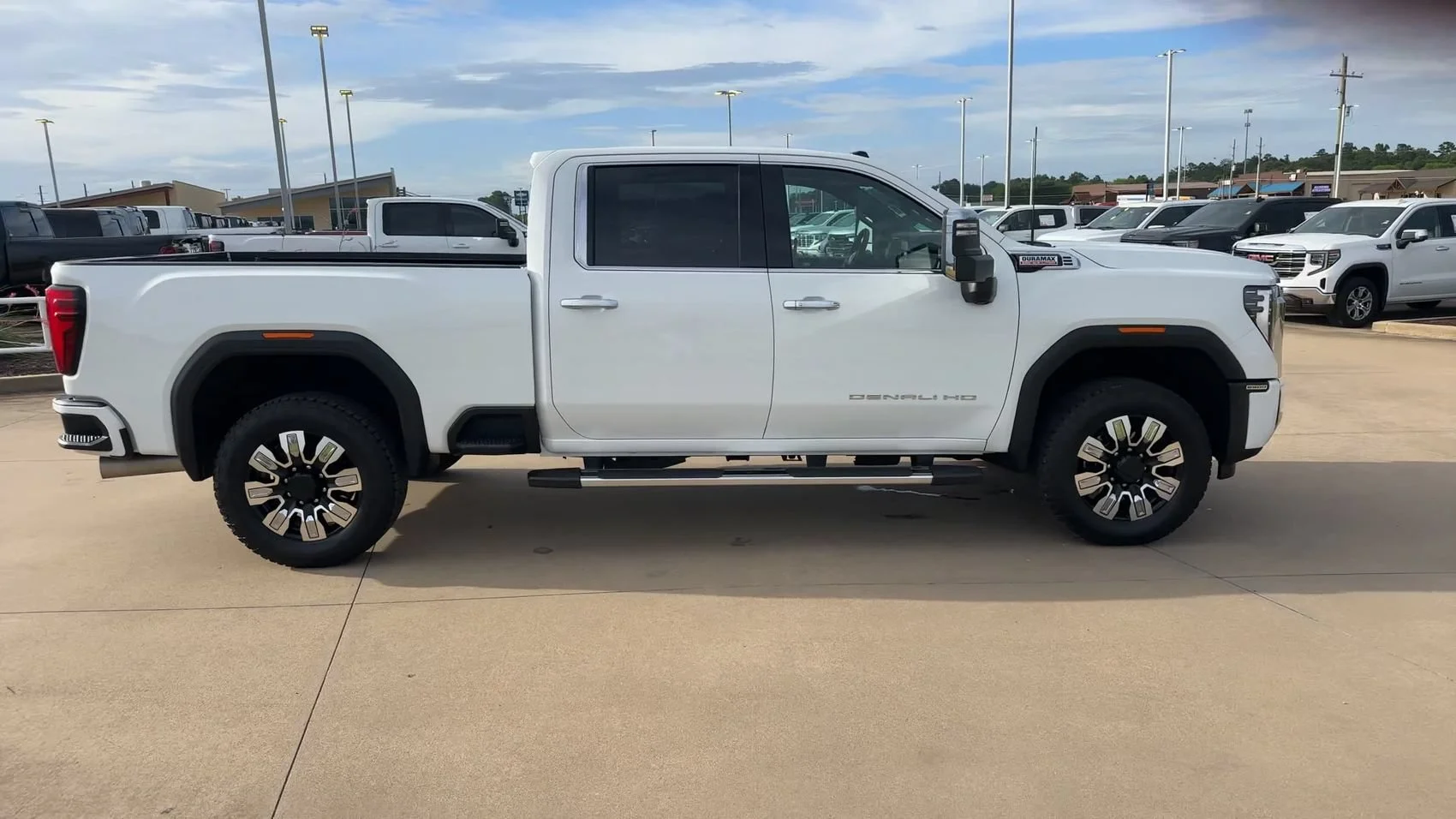 Used 2025 White GMC Denali image 9