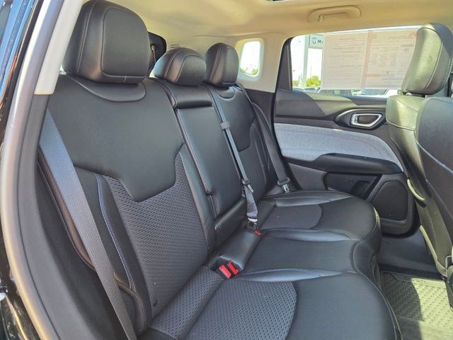 Certified Used 2022 Diamond Black Crystal Pearlcoat Jeep Latitude image 14