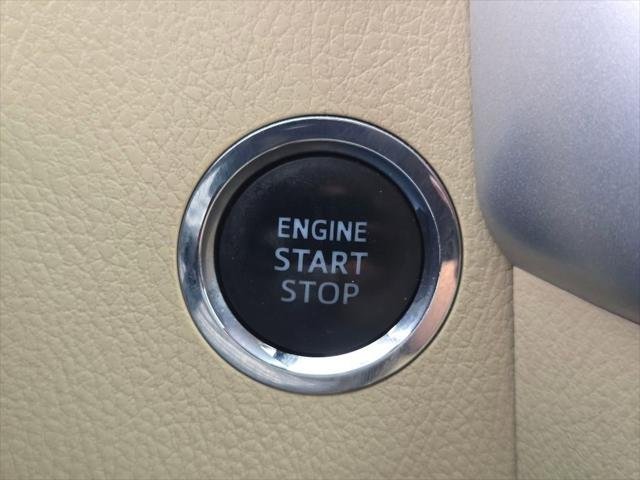 Certified Used 2017 ALUMINA JADE METAL Toyota  image 37