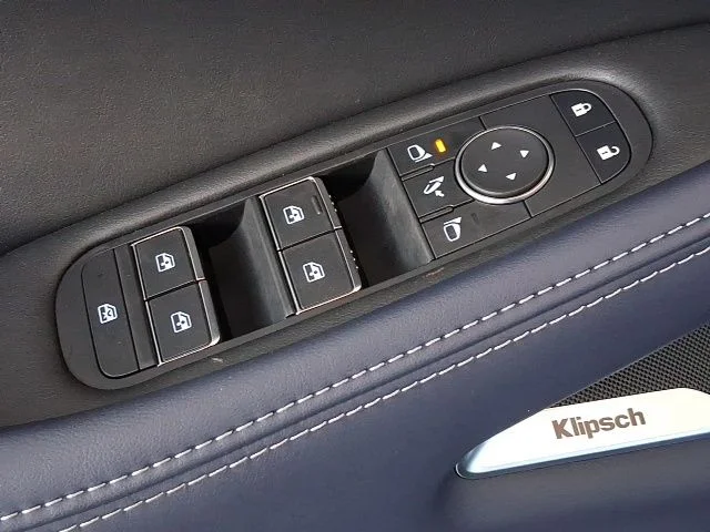 New 2026 2T RAD WHT INFINITI Sport AWD image 18