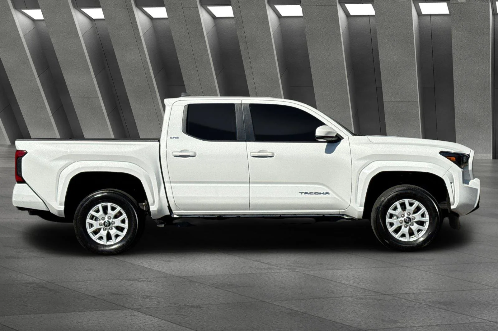 2024 Toyota Tacoma SR5 - Photo 13