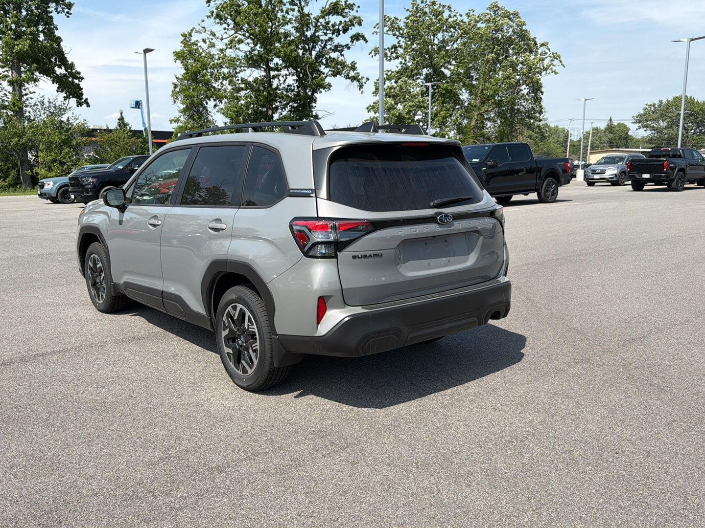 Used 2025 River Rock Pearl Subaru Premium image 6