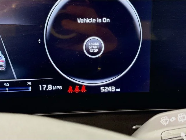 Used 2025 White Kia SX-Prestige image 12