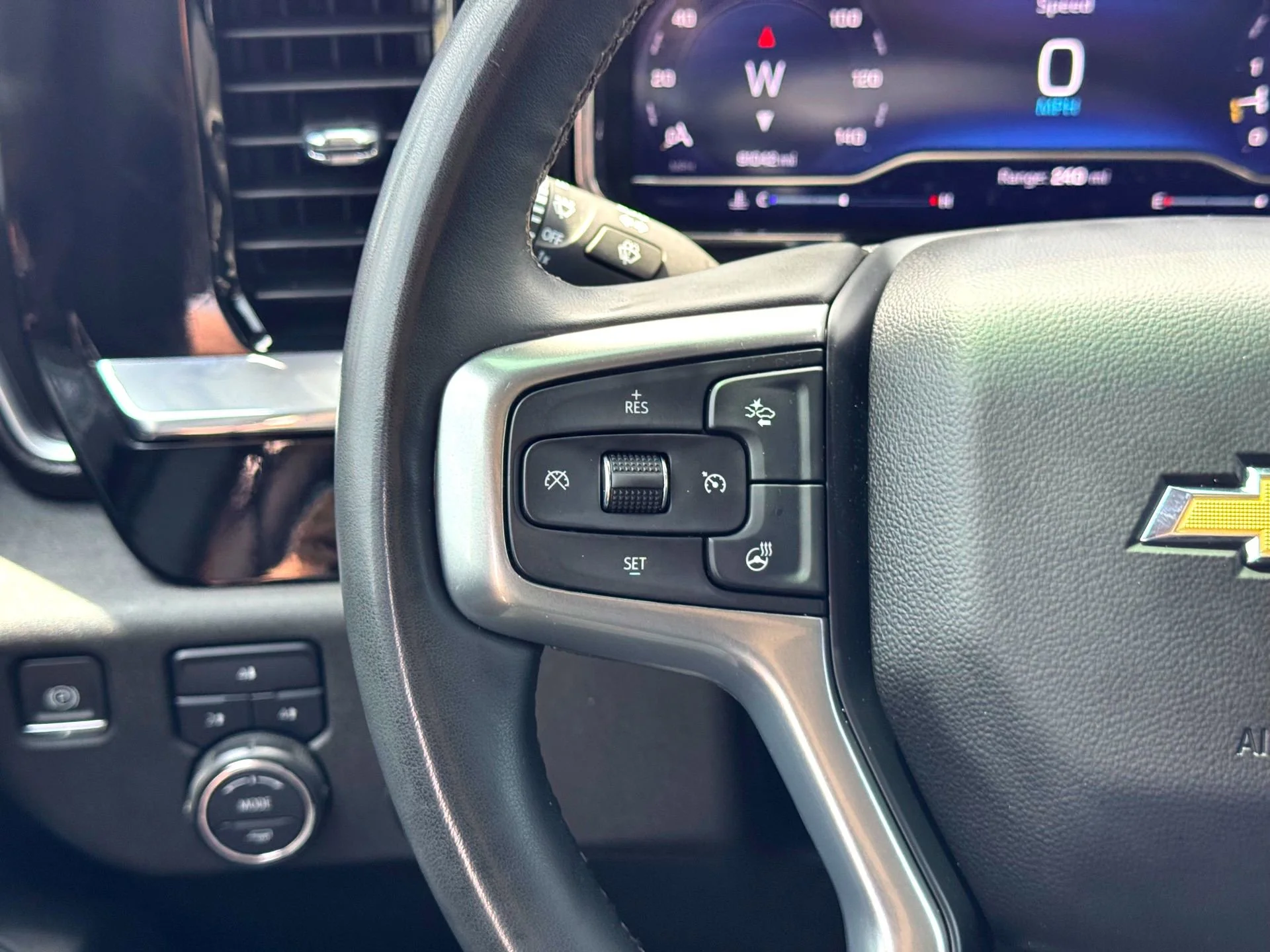 Used 2024 Iridescent Pearl Tricoat Chevrolet LT image 23