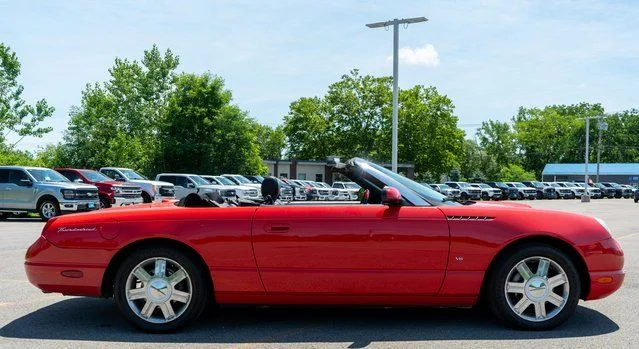Used 2004 Red Ford Base image 19