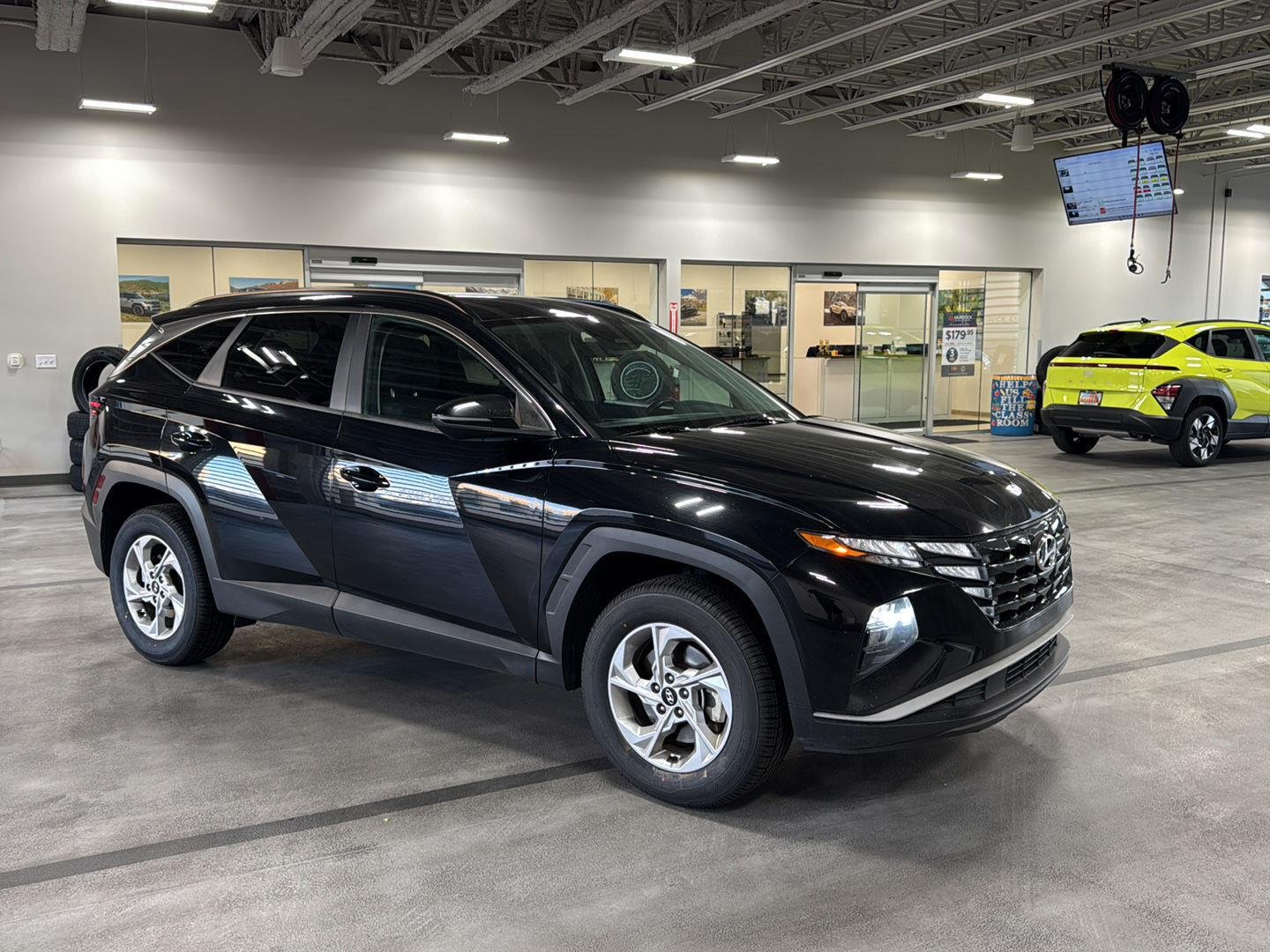 Used 2022 Phantom Black Hyundai SEL image 8