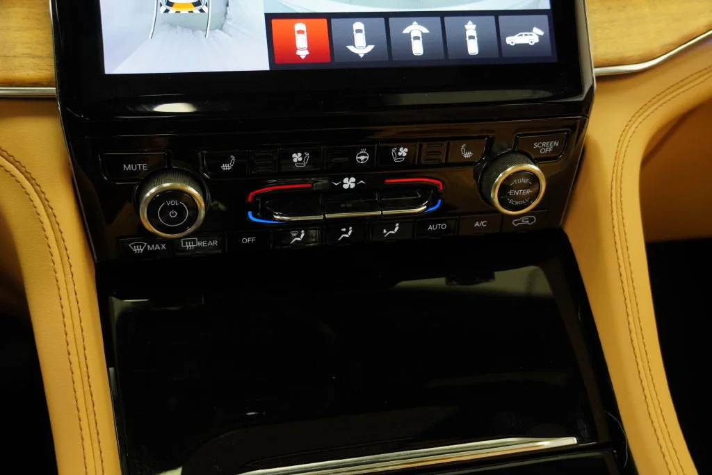 Used 2025 Silver Jeep Summit Reserve image 31