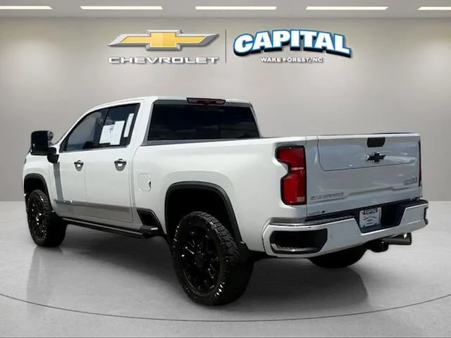 Used 2025 Iridescent Pearl Tricoat Chevrolet High Country image 3