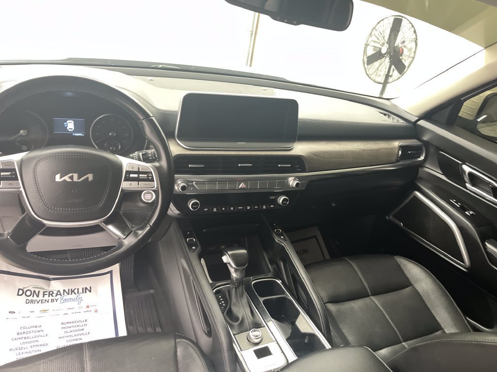 Used 2022 White Kia EX image 15