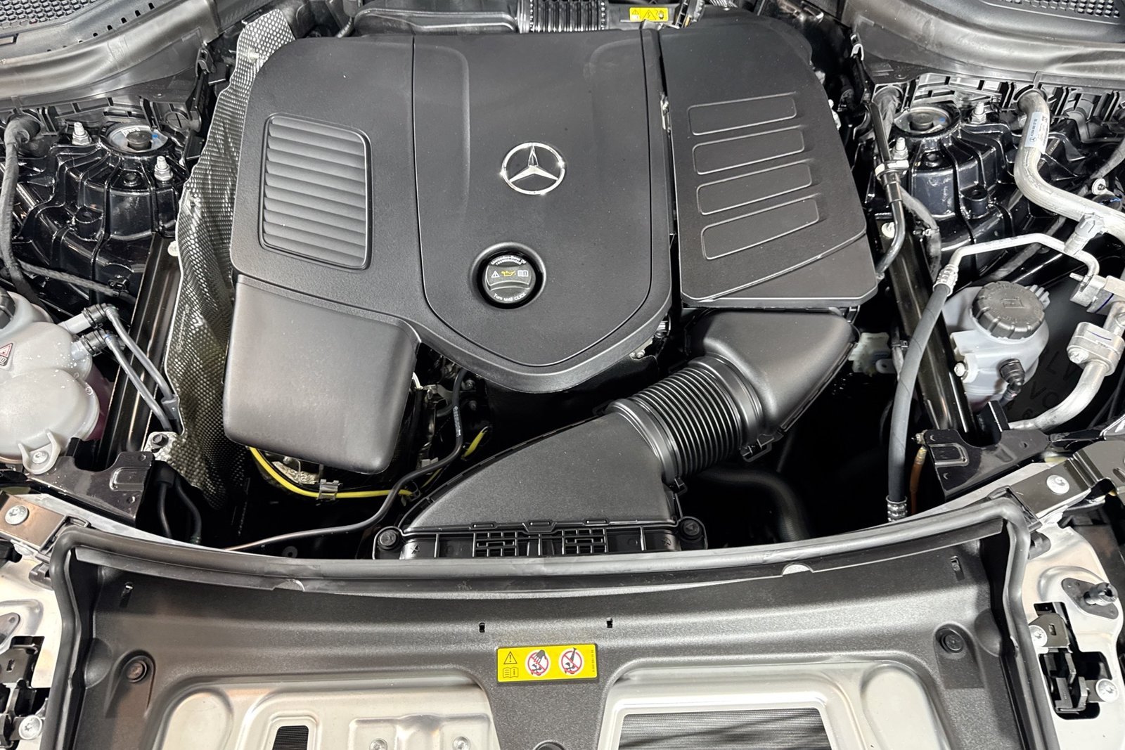 New 2026 Obsidian Black Metallic Mercedes-Benz GLC 300 image 28
