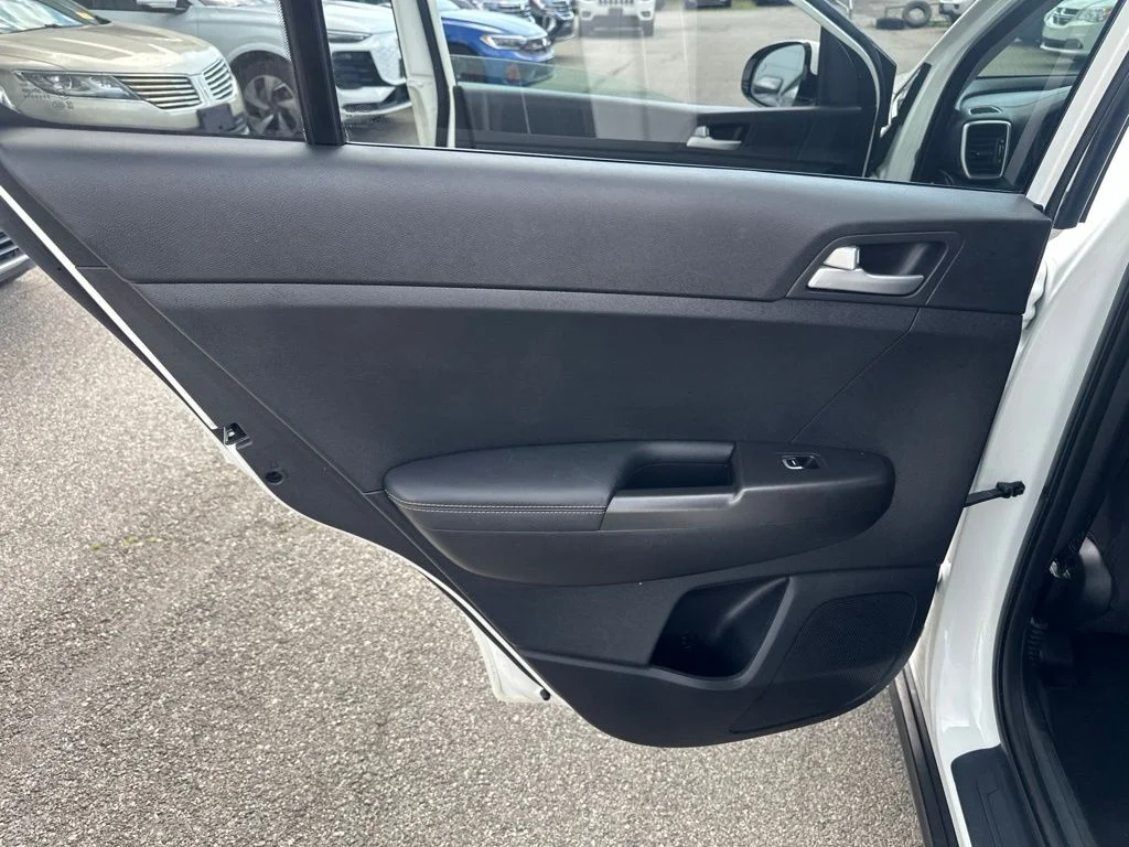 Used 2020 White Kia LX image 23