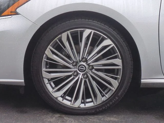 Used 2023 Silver Nissan 2.5 SL image 19