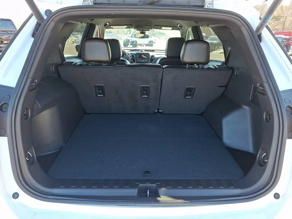 Used 2024 Summit White Chevrolet RS image 31
