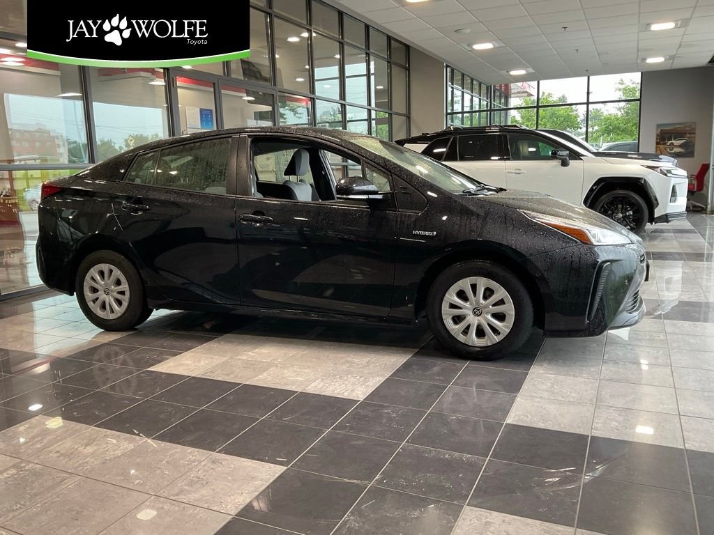 2022 Toyota Prius LE FWD's photo