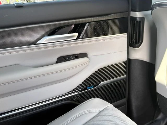 New 2026 Silver Zynith Jeep Summit Obsidian image 20