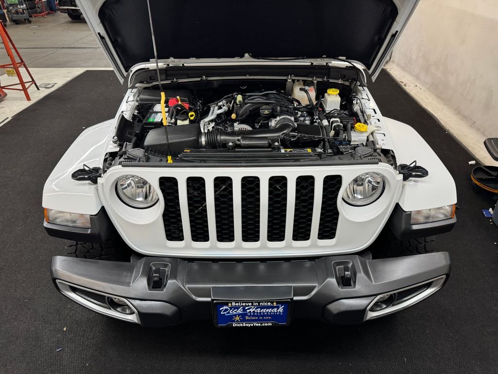 Used 2022 White Jeep Sport image 10