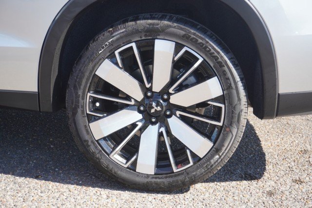 2025 Mitsubishi Outlander SE - Photo 14
